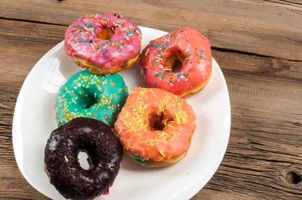 halka, hamur-çocuk, sinker, israf. genellikle bir top ya da halka şeklinde şekerli hamur küçük kızarmış kek.