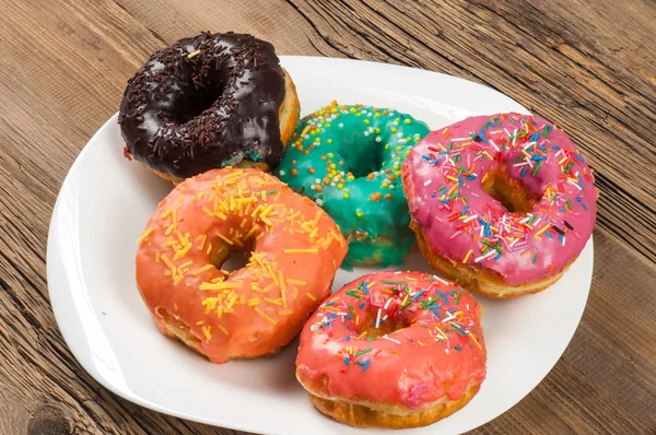 halka, hamur-çocuk, sinker, israf. genellikle bir top ya da halka şeklinde şekerli hamur küçük kızarmış kek.