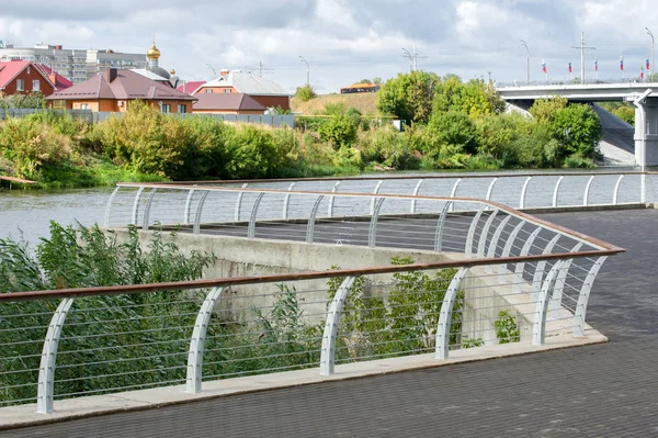 Baywalk. Beach, müstahkem duvar, taş, ahşap ve benzeri. N. ve bu Sahili boyunca sokakta.