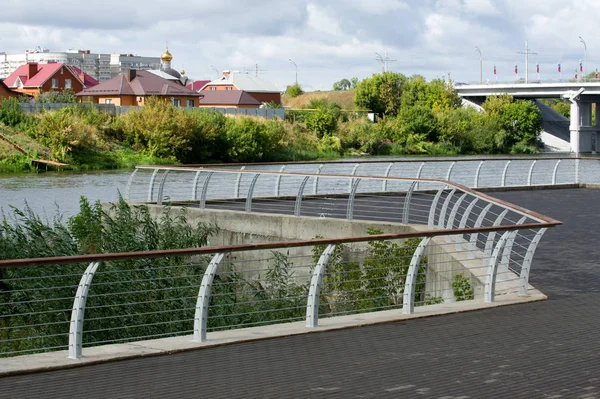Baywalk. Beach, müstahkem duvar, taş, ahşap ve benzeri. N. ve bu Sahili boyunca sokakta.