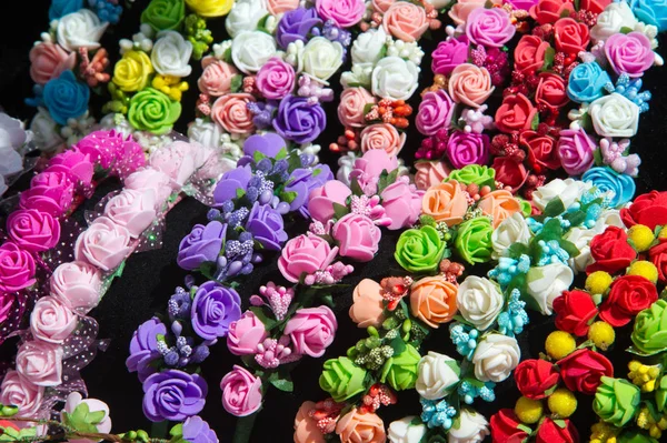 Joyería Femenina Confeccionada Tejido Seda Rosas Blancas Rojas Planta Con — Foto de Stock