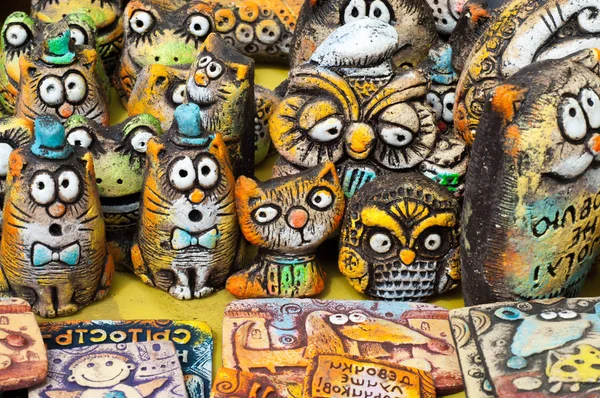 Kil oynak oyuncak. Yazılı oyuncaklar. Kızlar erkekten daha vardır. Aşk olamaz.