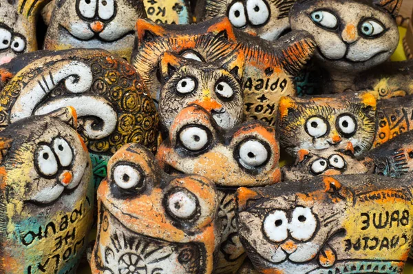 Kil oynak oyuncak. Yazılı oyuncaklar. Kızlar erkekten daha vardır. Aşk olamaz.