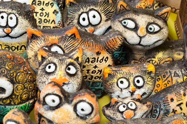 Kil oynak oyuncak. Yazılı oyuncaklar. Kızlar erkekten daha vardır. Aşk olamaz.