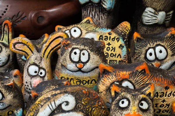 Kil oynak oyuncak. Yazılı oyuncaklar. Kızlar erkekten daha vardır. Aşk olamaz.