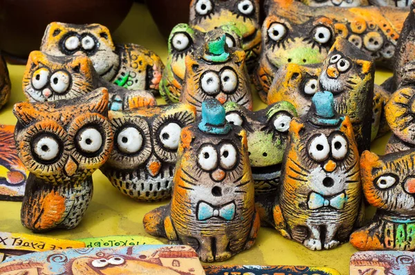 Kil oynak oyuncak. Yazılı oyuncaklar. Kızlar erkekten daha vardır. Aşk olamaz.