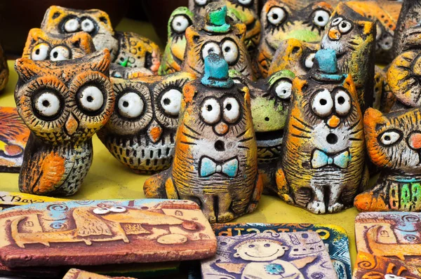 Kil oynak oyuncak. Yazılı oyuncaklar. Kızlar erkekten daha vardır. Aşk olamaz.