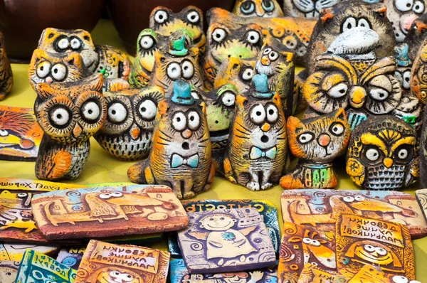 Kil oynak oyuncak. Yazılı oyuncaklar. Kızlar erkekten daha vardır. Aşk olamaz.