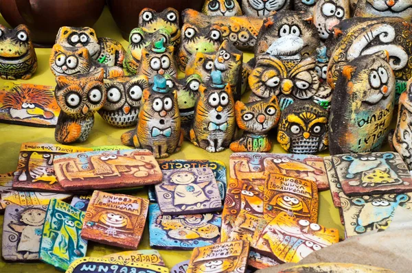 Kil oynak oyuncak. Yazılı oyuncaklar. Kızlar erkekten daha vardır. Aşk olamaz.