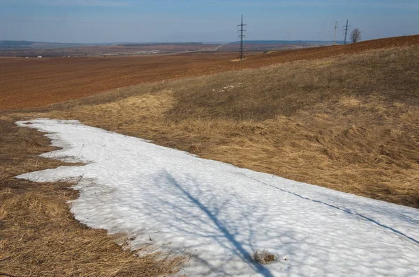 Paisaje Primavera Última Nieve Campo Primavera Terreno Montañoso Árboles Sin — Foto de Stock