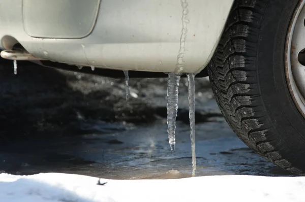 Kış Manzarası Kar Kaplı Araba Güneşli Bir Gün Ağır Frost — Stok fotoğraf