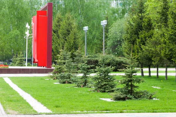 Zona Del Parque Ciudad Senderos Árboles Exuberante Hierba Verde — Foto de Stock