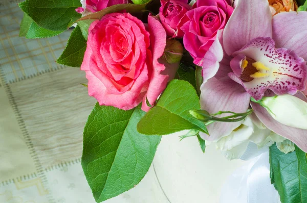 B Güzel buket çiçek büyük düğün töreni için hazır. 