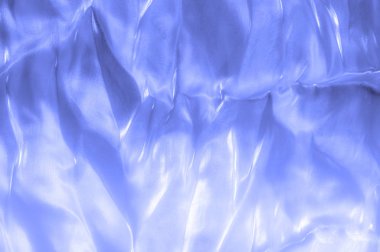 kumaş, arka plan doku. İpek mavi, bez. Zarif ve mükemmellik için dokulu, bir cömert'ipek tasarım parlayan mavi bölüm boyunca dalgası yaratıyor.