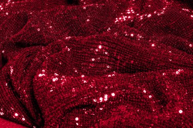 Doku, arka plan, desen, ile kırmızı kumaş. Bu kırmızı neon payetler bak. Yuvarlak neon pembe temiz mor bir ızgara üzerinde yanardöner glitter örtüşen glitter parıldıyor.