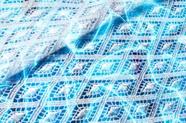 Doku arka plan deseni. Dantelli beyaz kumaş. Beyaz bir arka plan üzerinde el dantel. Beyaz Guipure, siyah bir arka plan üzerinde izole bir gelinlik için kumaş üzerine nakış