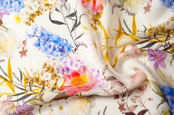 Doku, arka plan, desen. İpek kumaş. Doku pembe ve sarı çiçekler suluboya tekniği ile. Gül, papatya ve Mimoza ile duvar kağıtları. Tebrik kartı. İpek eşarp, şal. Tatil.