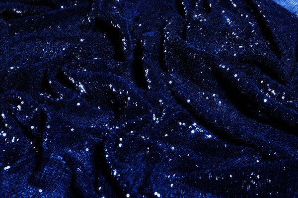  ile mavi kumaş. Göz alıcı bir ilişki için bu mavi maske spor. Dairesel çocuk sparkles yoğun bir düzenleme tüm kaplama için düz örgü gücü kapsamında kalır