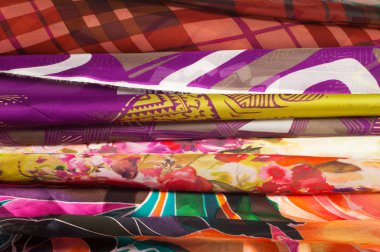 Kumaş ipek doğal doku. iyi, güçlü, yumuşak, parlak elyaf koza yapımında silkworms tarafından üretilen ve iplik ve kumaş yapmak için toplanan.