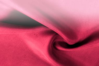  doku, kalın ipek kumaş kırmızı. Rengi kırmızı - her yerde pop kültürü, moda ve güzellik görüyoruz. Ve Sevgililer günü gelişiyle, romantizm rengini her zamankinden daha büyüktür