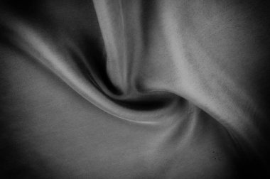 Yumuşak odak kumaş ipek siyah. Bu siyah yıkanmış ipek evinize götürün! Yıkanmış siyah renk yumuşak ve ipeksi bir koludur. İnce ve hafif, yumuşak siluetleri oluştururken göze çarpan bir sıvı örtüsü vardır.
