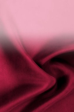  doku, kalın ipek kumaş kırmızı. Rengi kırmızı - her yerde pop kültürü, moda ve güzellik görüyoruz. Ve Sevgililer günü gelişiyle, romantizm rengini her zamankinden daha büyüktür