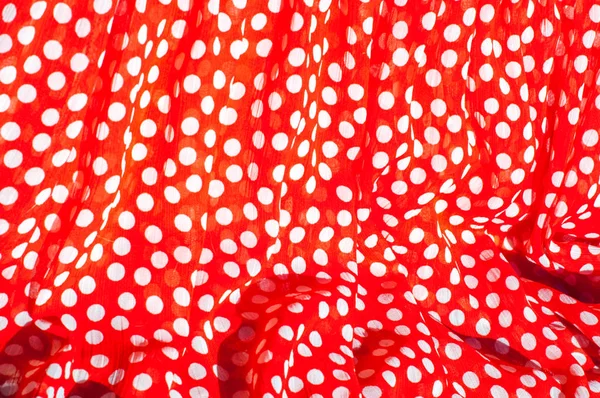 Doku, arka plan, desen. Bayan elbise modelleri. Pamuk Kumaş bezelye ile kırmızı