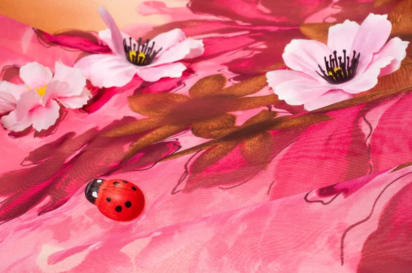 Rosa Stoff Eingelegte Blumen Textur Atelier Fotografiert — Stockfoto