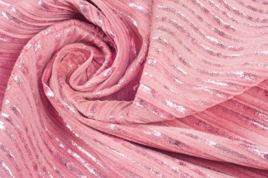 Doku, kumaş, arka plan. Aygırların cilt rengi pembe, beyaz parlak, Simli polski, altın şeritler vardır.