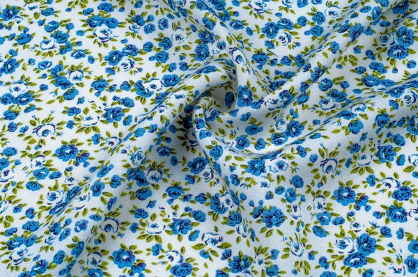 Arka plan doku, desen. küçük mavi çiçekler ile ince pamuklu kumaş. Kumaş zeytin yeşil çiçek sapları ve küçük mavi - aqua çiçek karışımı olan beyaz bir arka plana sahiptir. 