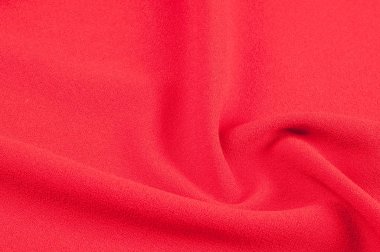 Doku, arka plan, desen. Kırmızı kumaş. Kırmızı arka plan. Kırmızı soyut kumaş arka plan ya da sıvı dalgalar dalgalı ipek kıvrımlar çizimi