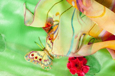 Doku kumaş yeşil sarı kırmızı. Topu cüppe. Fotoğraf stüdyosu