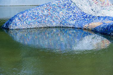 Doku, arka plan, desen. Havuzlarda su