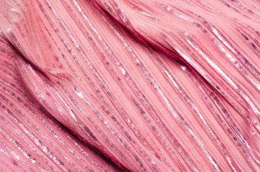 Doku, kumaş, arka plan. Aygırların cilt rengi pembe, beyaz parlak, Simli polski, altın şeritler vardır.