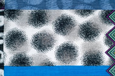 Kumaş ipek dokulu ve geometrik şekiller. Fotoğraf stüdyosu