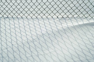 kar doku. atmosferdeki su buharı içine buz kristalleri ve hafif beyaz pul düşen veya beyaz bir tabaka olarak yerde yatan dondurulmuş