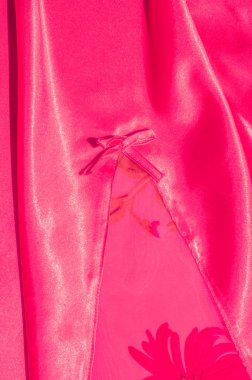 Doku, kumaş, arka plan. Lüks kumaş ya da sıvı dalgalar ya da dalgalı grunge arka plan kadife malzeme ya da lüks Noel ya da zarif arka plan ipek saten doku kırışıklıklar. Kırmızı, koyu kırmızı