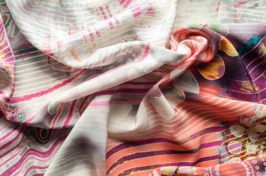 Doku arka plan görüntüsü, soyut desenli ipek kumaş. Renkli ipek kumaş yakın çekim. Filtre uygulanmış tonlu görüntü instagram tarzı. Fotoğraf ipek kumaş. Tekstil tasarımı. Kumaş boyama, boyama batik ipek