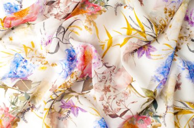 Doku, arka plan, desen. İpek kumaş. Doku pembe ve sarı çiçekler suluboya tekniği ile. Gül, papatya ve Mimoza ile duvar kağıtları. Tebrik kartı. İpek eşarp, şal. Tatil.