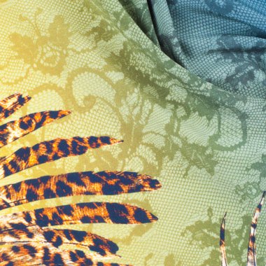 doku dantel. iyi bir açık kumaş, pamuk veya ipek, genellikle birini döngü, büküm veya desenleri iplik örgü tarafından yapılan ve özellikle hazır giyim süsleme için kullanılan.