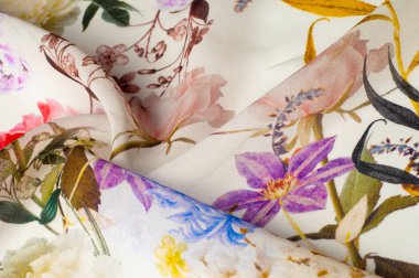 Doku, arka plan, desen. İpek kumaş. Doku pembe ve sarı çiçekler suluboya tekniği ile. Gül, papatya ve Mimoza ile duvar kağıtları. Tebrik kartı. İpek eşarp, şal. Tatil.