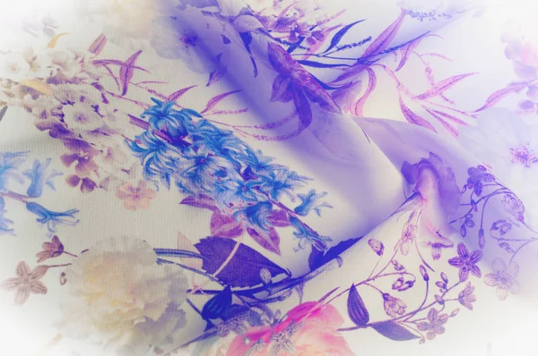 Doku, arka plan, desen. İpek kumaş. Doku pembe ve sarı çiçekler suluboya tekniği ile. Gül, papatya ve Mimoza ile duvar kağıtları. Tebrik kartı. İpek eşarp, şal. Tatil.