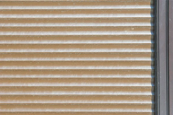 Arka plan deseni, doku. Koruyucu güneşlik - metal, dış, dış. Kapalı güneşlikler için kullanma içinde belgili tanımlık geçmiş. Roller kepenkler, pancurlar