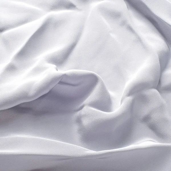 doku dantel. iyi bir açık kumaş, pamuk veya ipek, genellikle birini döngü, büküm veya desenleri iplik örgü tarafından yapılan ve özellikle hazır giyim süsleme için kullanılan.