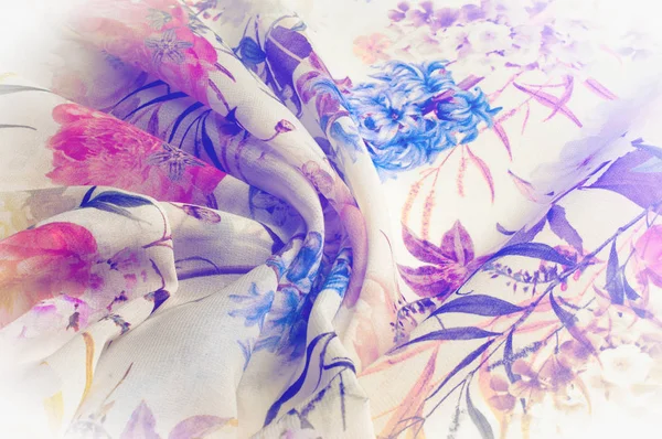 Doku, arka plan, desen. İpek kumaş. Doku pembe ve sarı çiçekler suluboya tekniği ile. Gül, papatya ve Mimoza ile duvar kağıtları. Tebrik kartı. İpek eşarp, şal. Tatil.