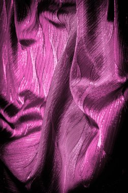 Doku, arka plan, desen. ipek kumaştan kırmızı renk. Işık yakalar daha sert bir perdelik ile bu organze kesim sadece güzel yanardöner. Bit biraz çakıllı dokusu ekler.