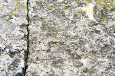 Doku, arka plan, desen. Eski granit taşlar. Eski bir taş duvar. Taştan bir duvar dokusu. Bir eski gri taş ve kum taşı doku kökenli tuğla duvar.