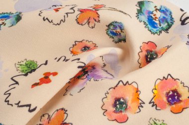 Doku, arka plan, desen. Kumaş ipek bej arka plan. Kumaş üzerine çiçek kırmızı mavi boyalı