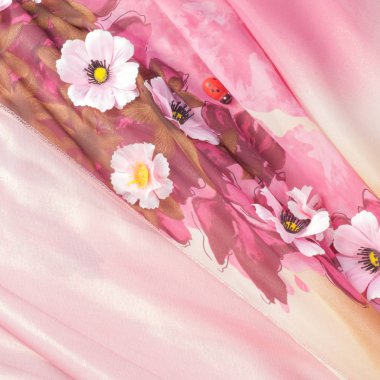 Pembe kumaş çiçek işlemeli. doku. Stüdyo fotoğrafı