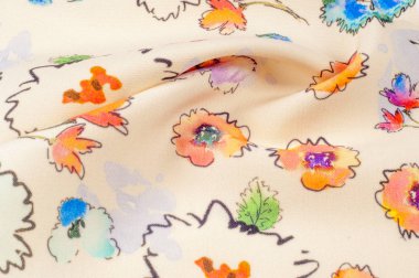 doku, desen. çiçek desenli ipek bej kumaş. tropikal çiçek dağcı. İpek ve Pamuk liflerinin oluşan bir çok ince peçe üstüne yazdırılan